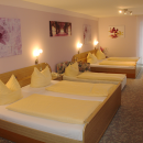 F&uuml;nfbett Zimmer