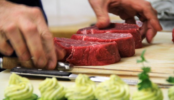 500gr. Steak zuschneiden.