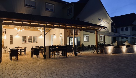 Hausansicht bei Nacht