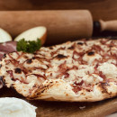 Flammenkuchen - Speck und Zwiebeln