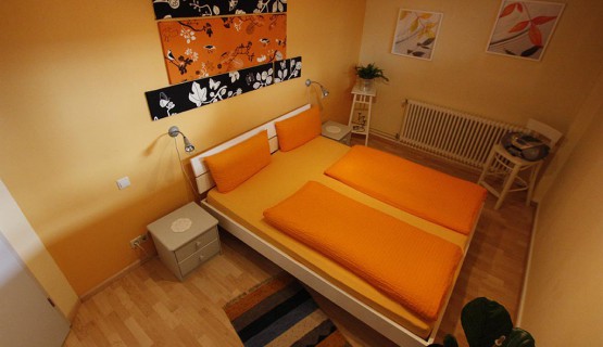 Schlafzimmer 1