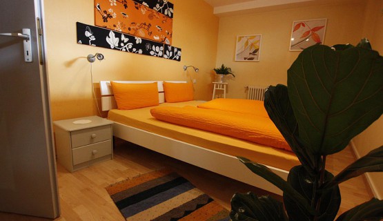 Schlafzimmer 1