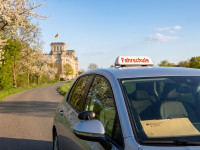 F&uuml;hrerschein wird g&uuml;nstiger, Bundeswehr zahlt mit: Was sich f&uuml;r Fahranf&auml;nger &auml;ndert