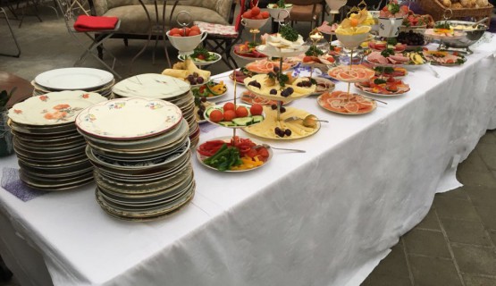 Fr&uuml;hst&uuml;ckim Blumeh&auml;fele