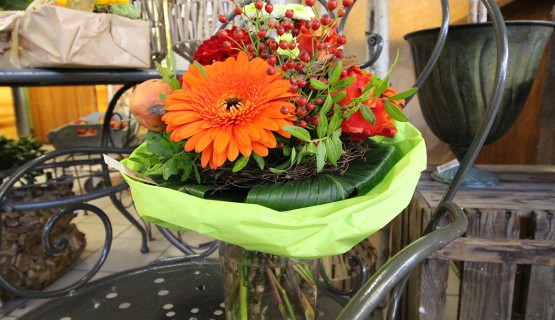 Herbstdekoration und Gestecke