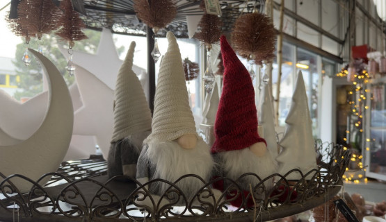 Weihnachtsdekoration und Gestecke