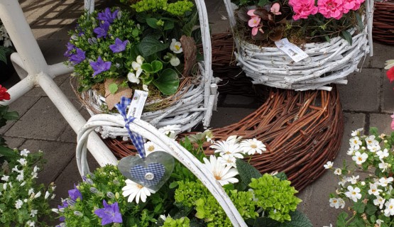 Blumengestecke zum Muttertag