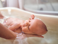 Babypflege und -entwicklung: Ein Leitfaden f&uuml;r die ersten Wochen und Monate