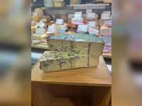 Bleu de Auvergne &ndash; Franz&ouml;sischer Blauschimmelk&auml;se